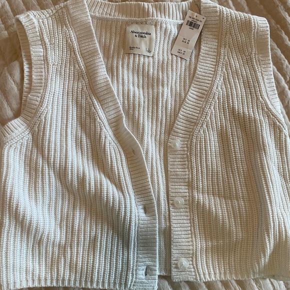 Abercrombie & Fitch Sweaters - Abercrombie and fitch sweater vest size L